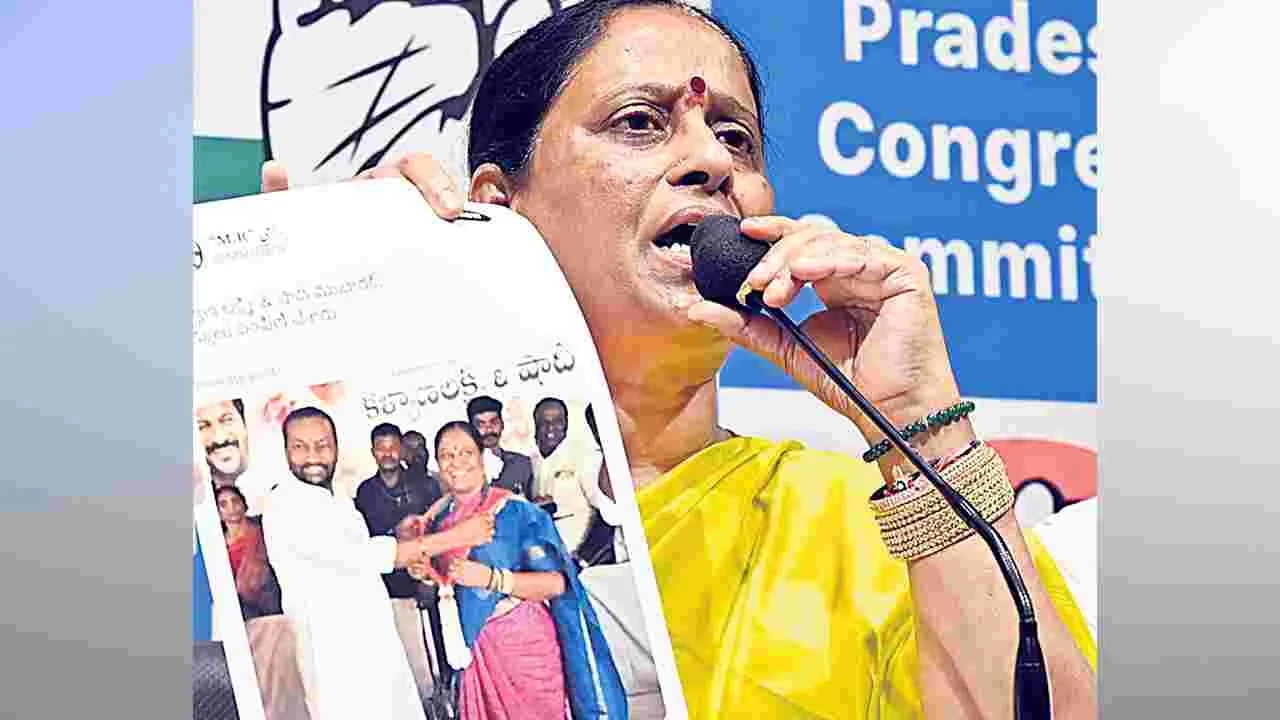 Konda Surekha: సోదర సమానుడు..  నూలు దండ వేస్తే తప్పా