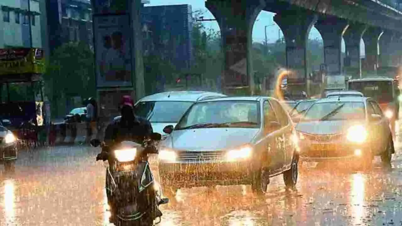 Rain Alert: హైదరాబాద్‌లో కుండపోత వర్షం.. ప్రజలు అప్రమత్తంగా ఉండాలన్న అధికారులు..