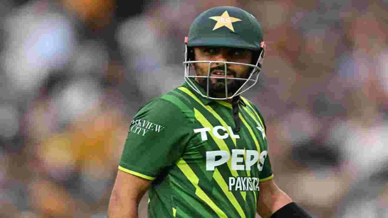 Babar Azam: కెప్టెన్సీ వదిలేసిన బాబర్ ఆజామ్.. అయినా ఆగని ట్రోలింగ్.. నెటిజన్లు ఏమంటున్నారంటే.. 