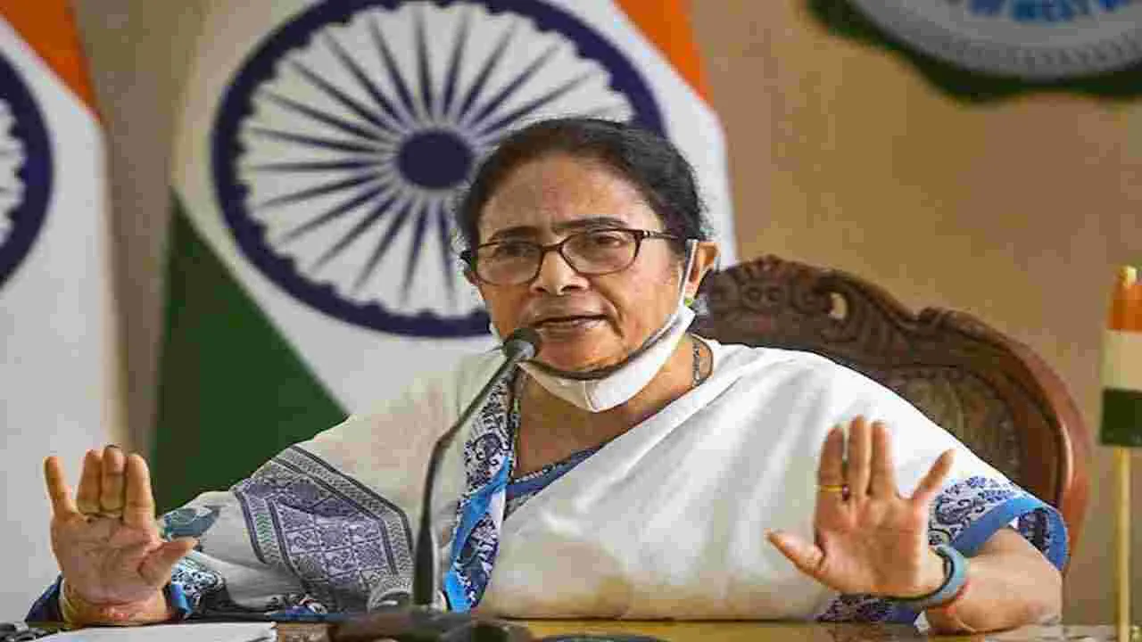 Mamata Banerjee: వరద సాయం పట్టని కేంద్రం...మమత ఫైర్