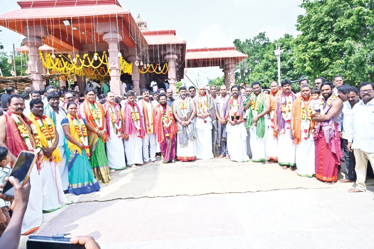 కొలువుదీరిన ‘జోగుళాంబ’ పాలకమండలి 