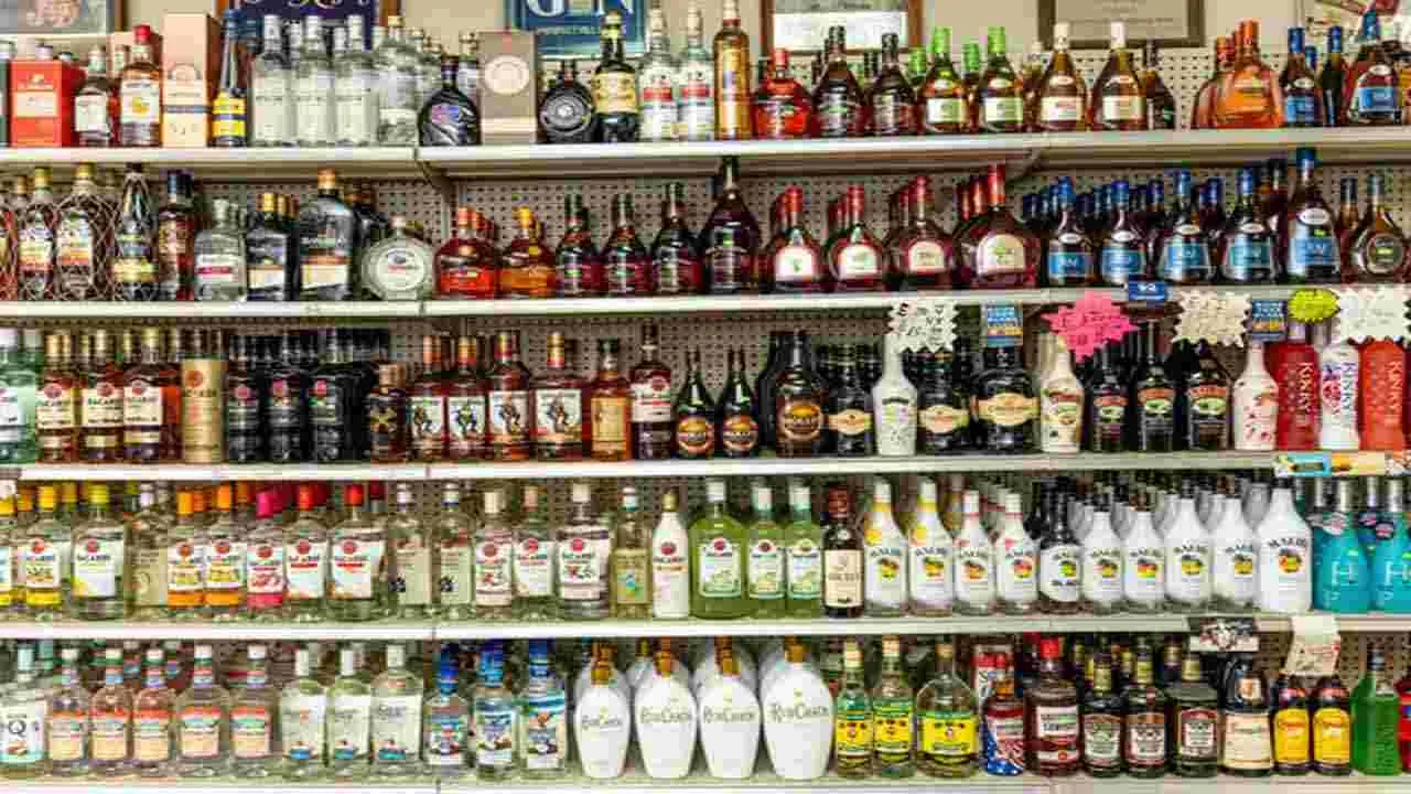 Liquor stores: మద్యం దుకాణాల తగ్గింపుపై ప్రభుత్వం కసరత్తు.. 