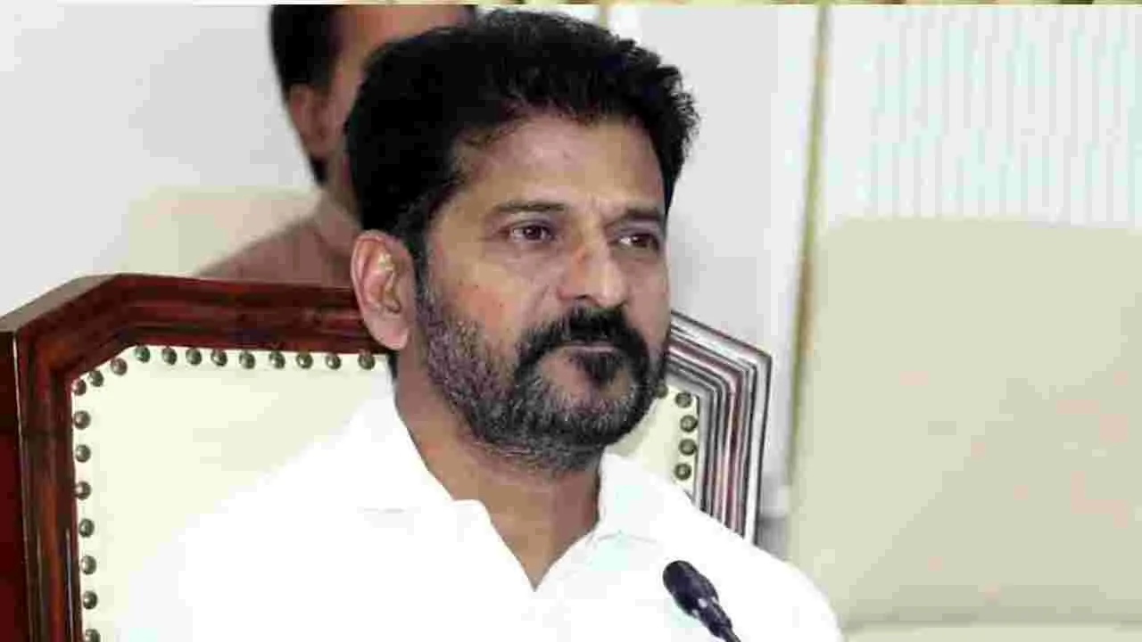 CM Revanth Reddy: సీఎం ఫొటోలు మార్ఫింగ్‌ చేసి.. సామాజిక మాధ్యమాల్లో తప్పుడు ప్రచారం