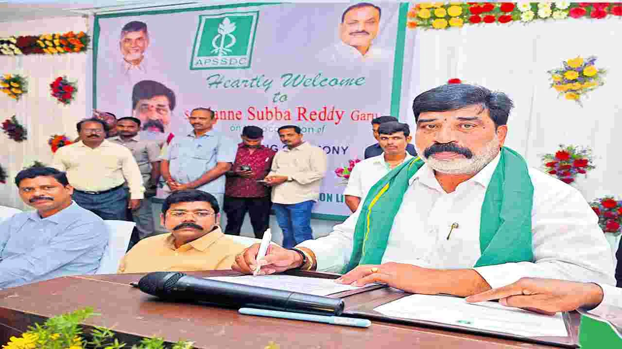 రైతులకు సకాలంలో విత్తనాలు