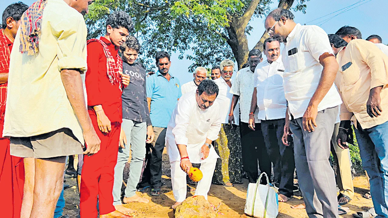 ఏలేరు కాలువపై శాశ్వత వంతెన నిర్మాణం