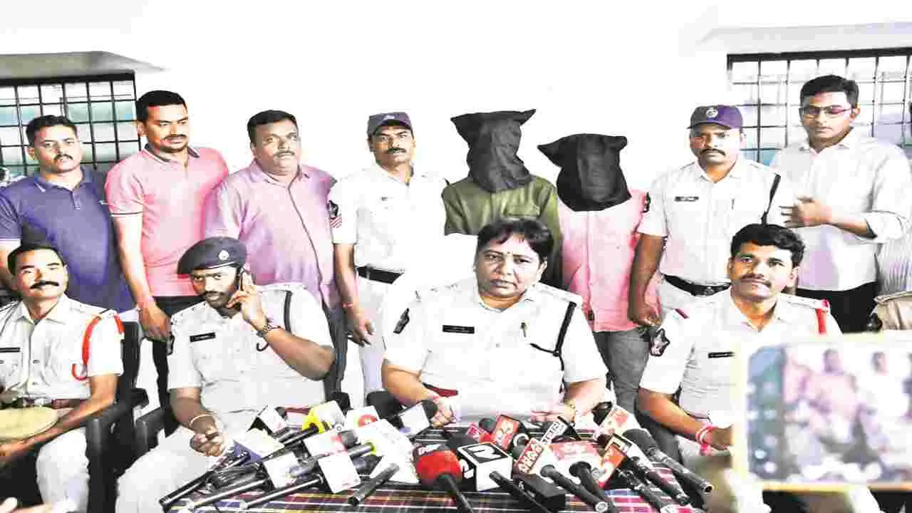 Crime : గ్యాంగ్‌రేప్‌ కేసులో ఐదుగురి అరెస్టు