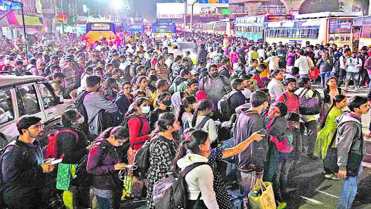 Travel Demand: దసరాకు సొంతూళ్లకు పయనం