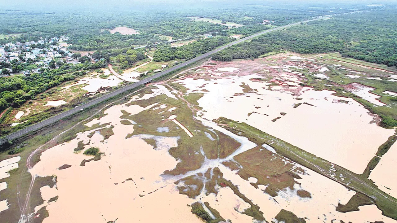 డ్రోన కెమెరాలతో వర్షం ప్రభావం పరిశీలన 