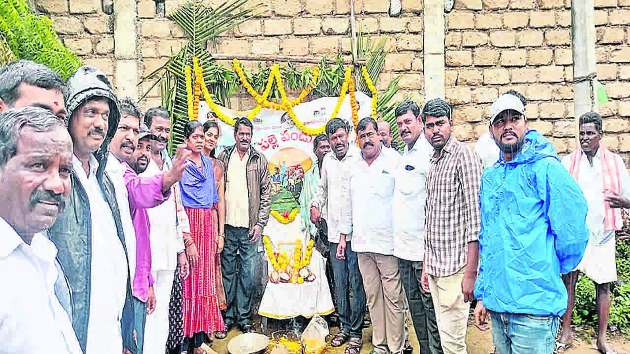 TDP : వర్షంలోను ఆగని పల్లె పండుగ