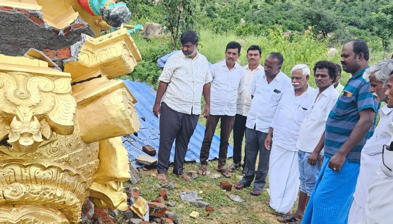 ఆలయం కూల్చేసిన దుండగులను శిక్షించాలి