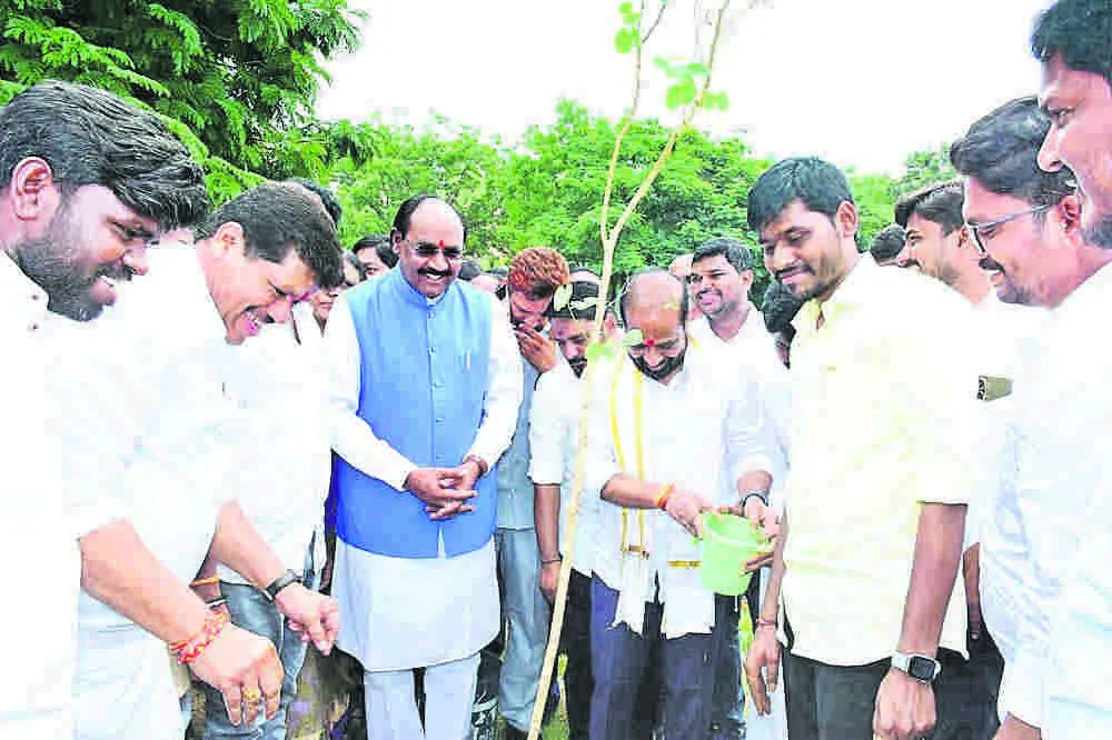 Minister Satya Kumar అమ్మపేరుతో మొక్క నాటాలి