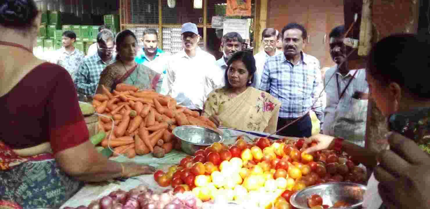 సబ్సిడీపై వెయ్యి టన్నుల టమాటా 