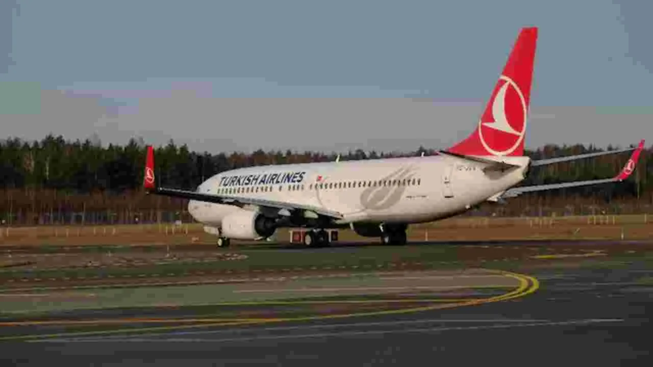 Turkish Airlines: మార్గమధ్యంలో పైలట్ మరణం.. విమానం ఎమర్జెన్సీ ల్యాండింగ్!