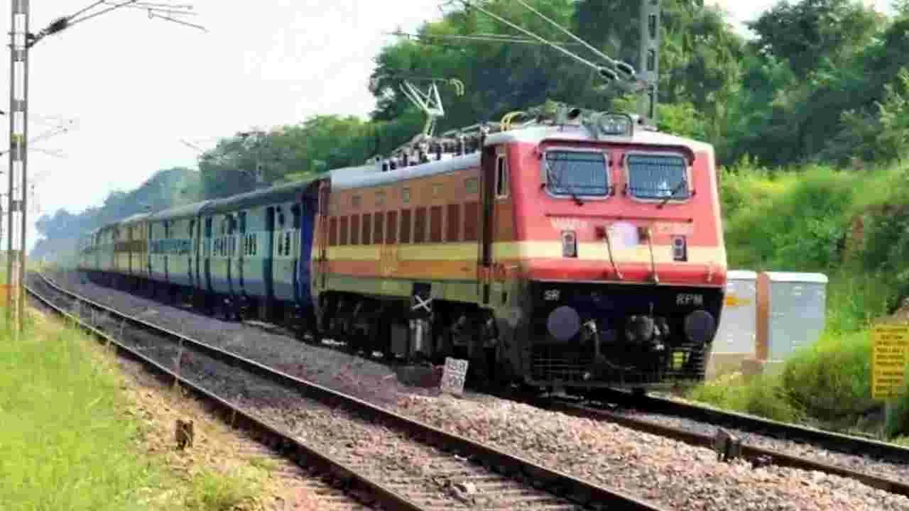 Train Schedule: ఆ రైళ్ల వేళలు మారాయ్‌!