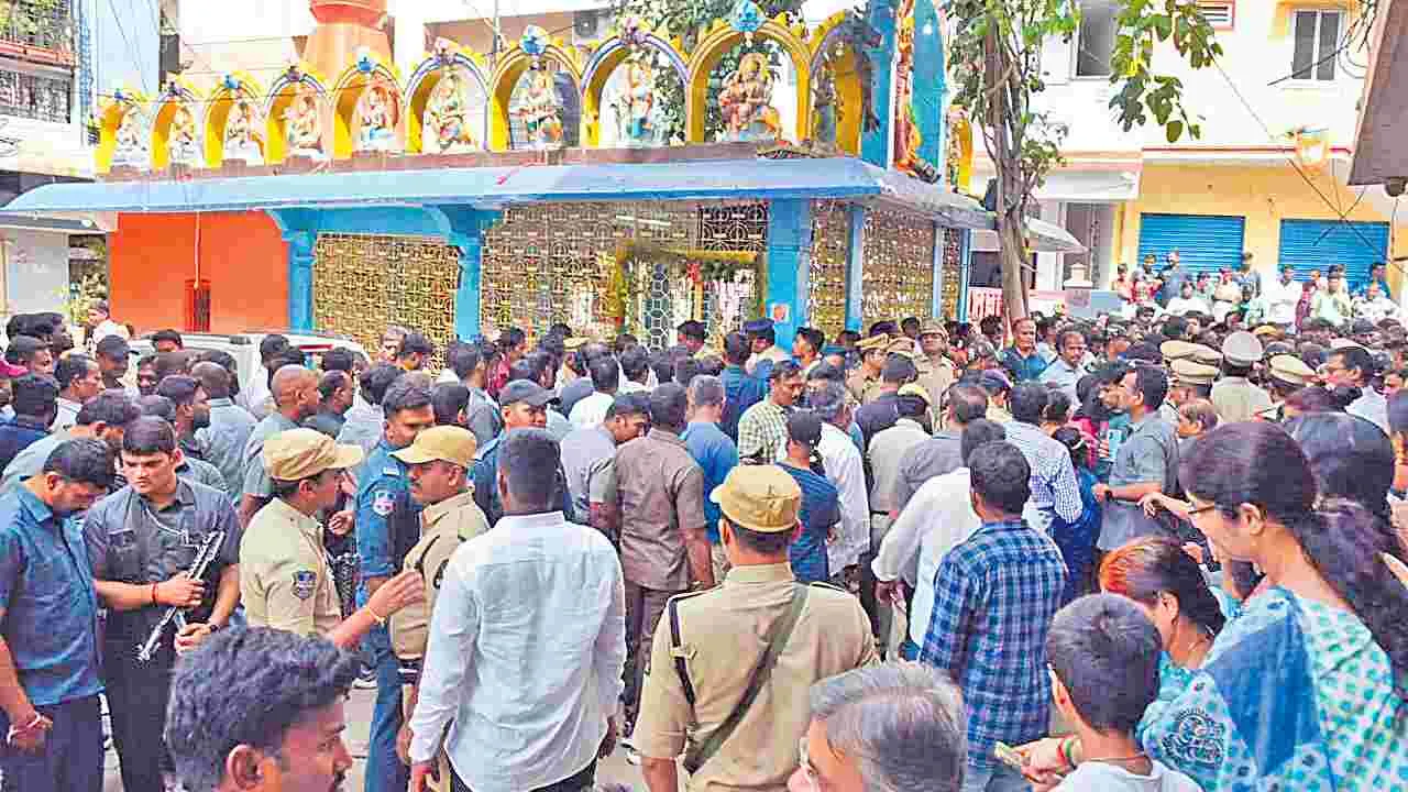 Hyderabad: మరో విగ్రహం ధ్వంసం 