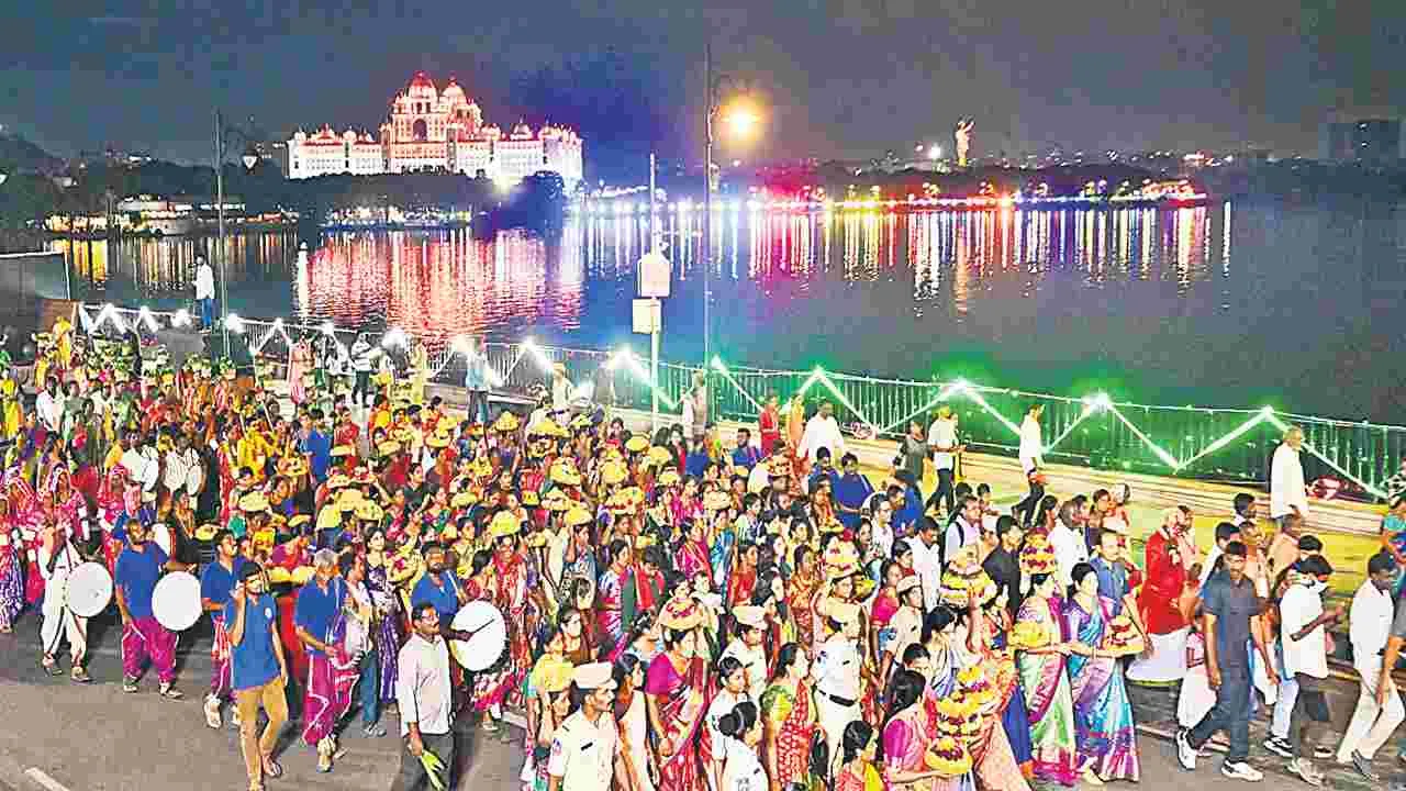 Bathukamma: సద్దుల ఆటాపాటా బొంబాటు! 