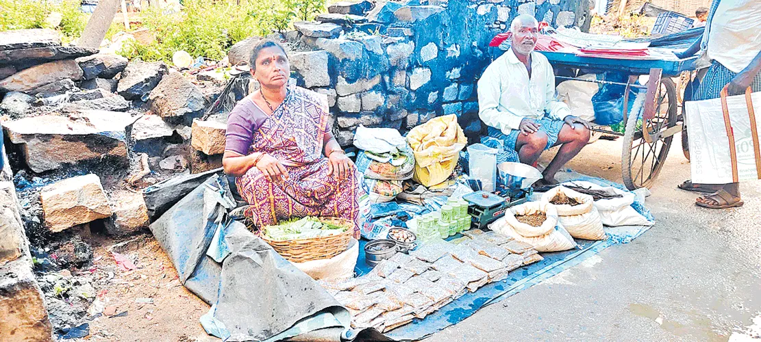 నూలు వడకక.. పూట గడవక!