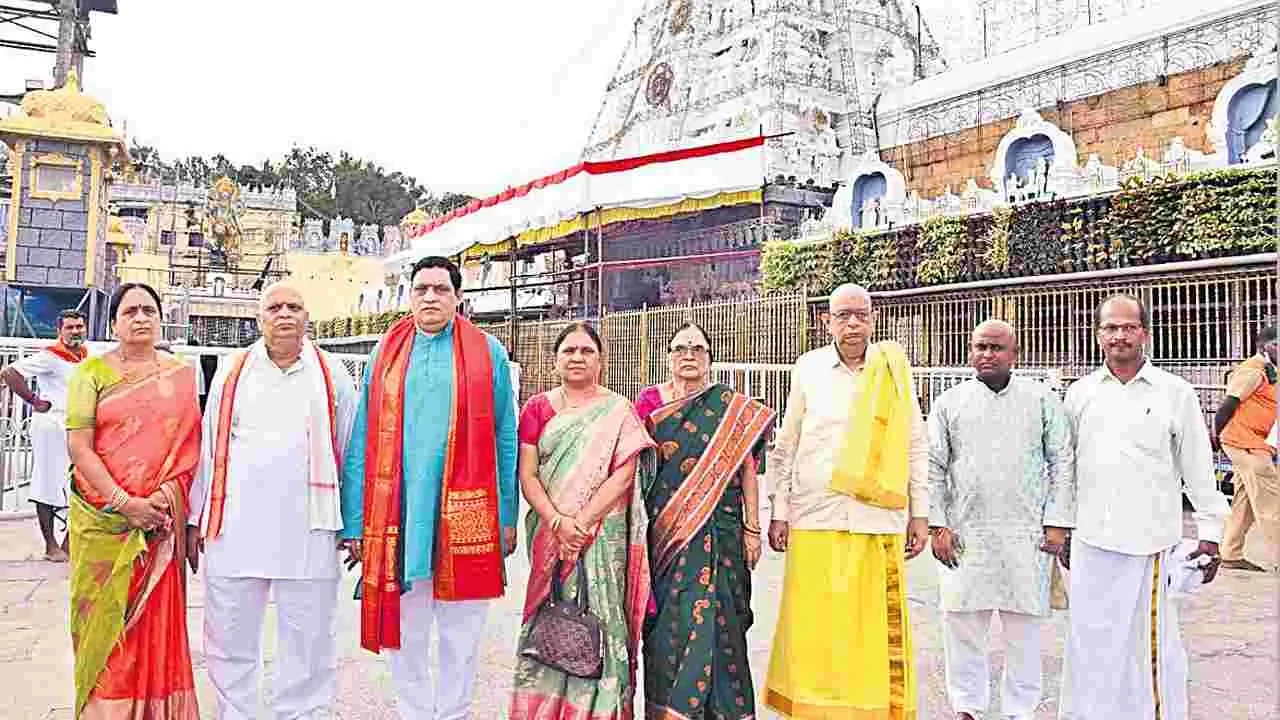 Tirumala: శ్రీవారి సేవలో న్యాయమూర్తులు..