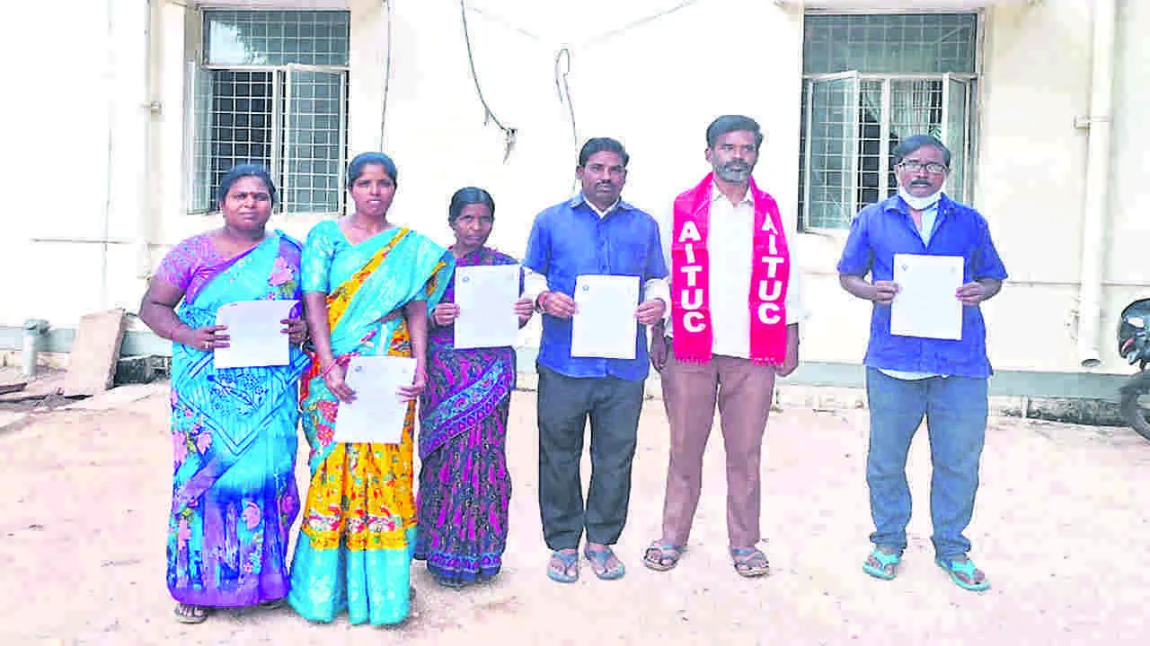 AITUC: వేతనాలు చెల్లించండి 