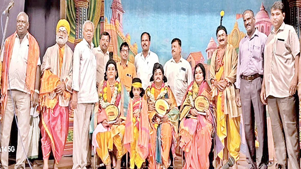 ‘కళాకారుల సమస్యలపై సీఎం స్పందించారు’