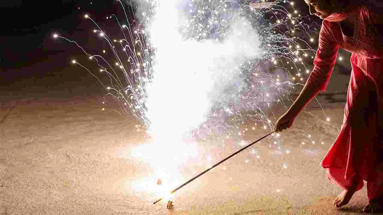 Firecracker Insurance: ఫైర్‌క్రాకర్స్‌తో గాయపడితే ఇన్సూరెన్స్ పాలసీ.. ఫోన్ పే నుంచి కొత్త స్కీం.. 