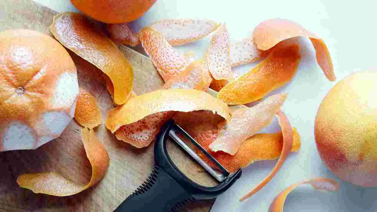 Fruit Peels: పంగడల వేళ పండ్ల తొక్కలతో ముఖం నిగారింపు.. వివరాలు ఇవే..