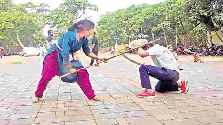 ఆత్మరక్షణకు కర్రసాము