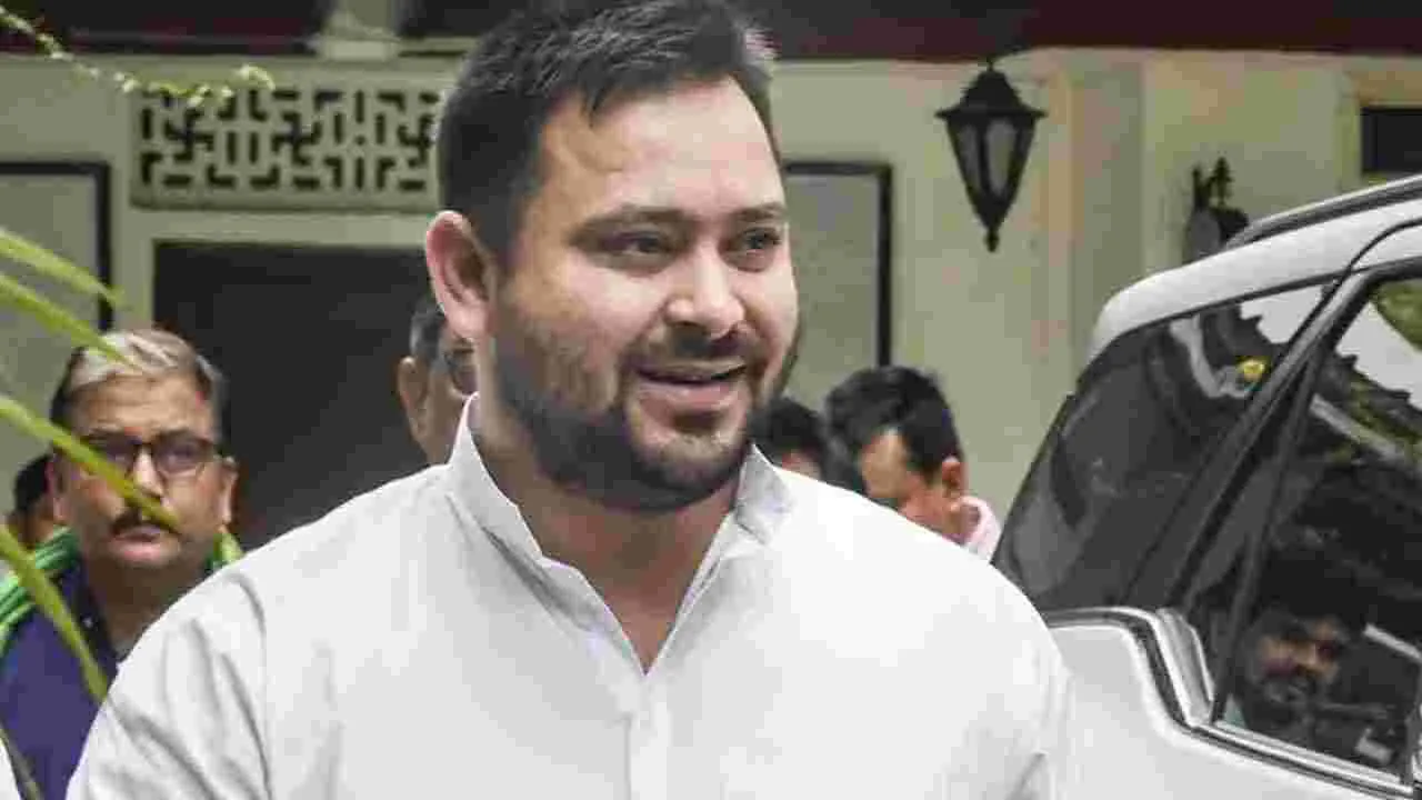 Tejaswi Yadav: సోఫాలు, ఎసీలు, పరుపులు ఎత్తుకెళ్లారు.. తేజస్విపై బీజేపీ సంచలన ఆరోపణ