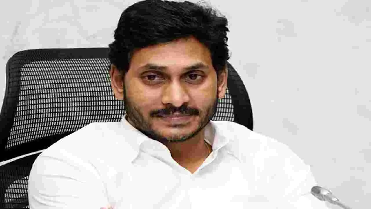 జేసీబీతో ఇల్లు కూల్చేశారు!