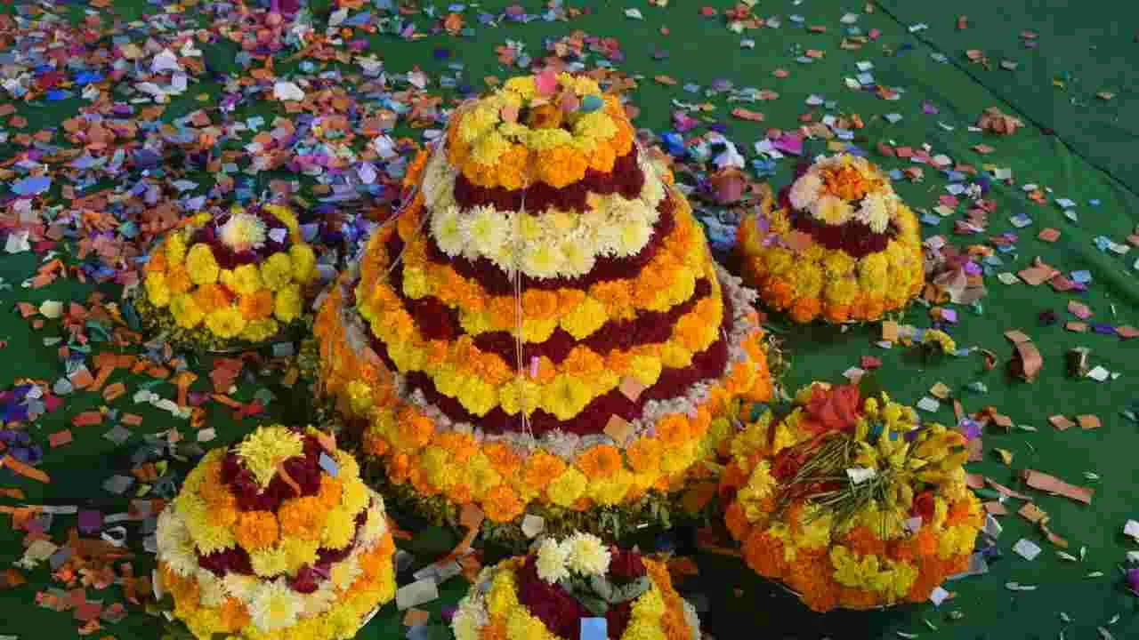 Bathukamma:  ఆరోరోజు అలిగిన బతుకమ్మ...  ఎందుకు అలిగిందో తెలుసా