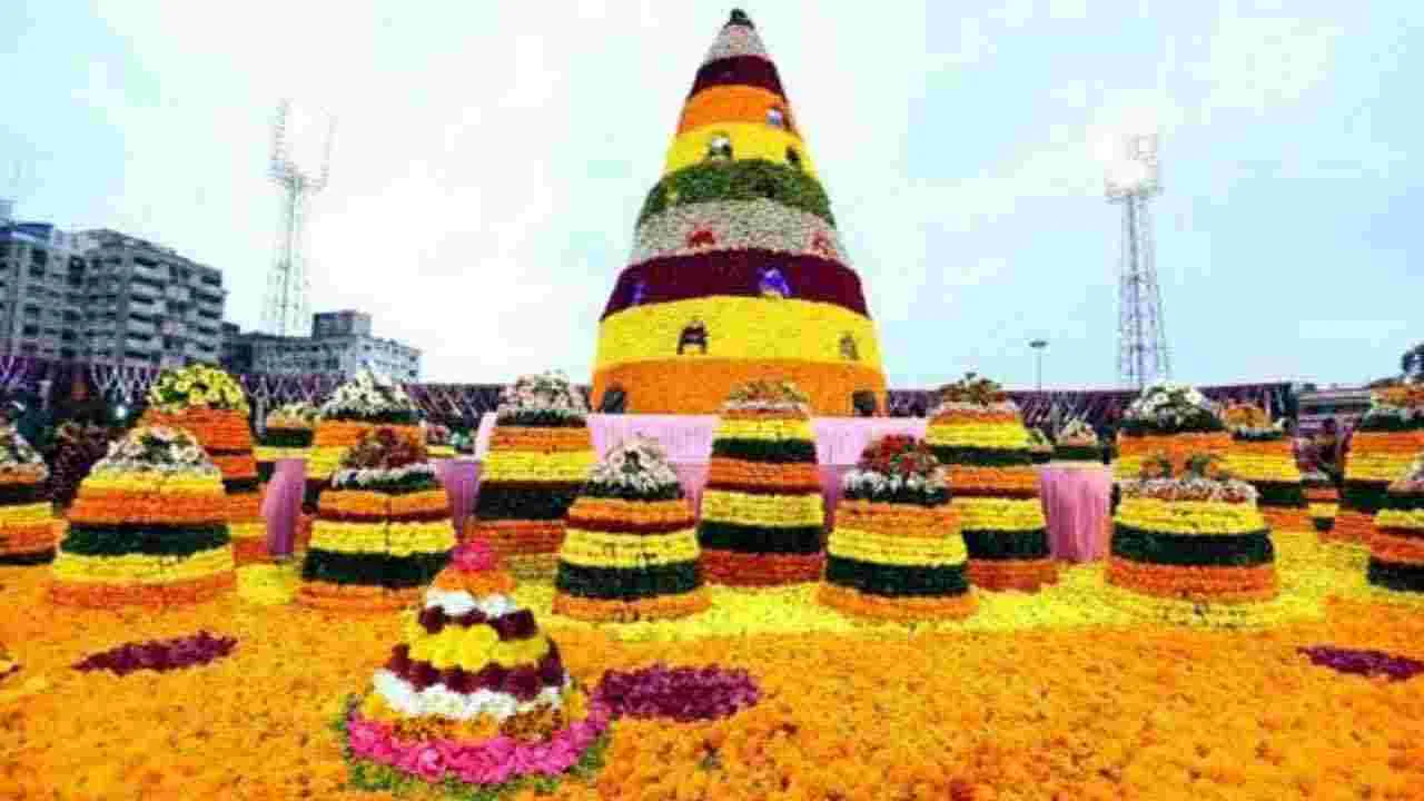 Bathukamma: ఎనిమిదవ రోజు వెన్నముద్దల బతుకమ్మ