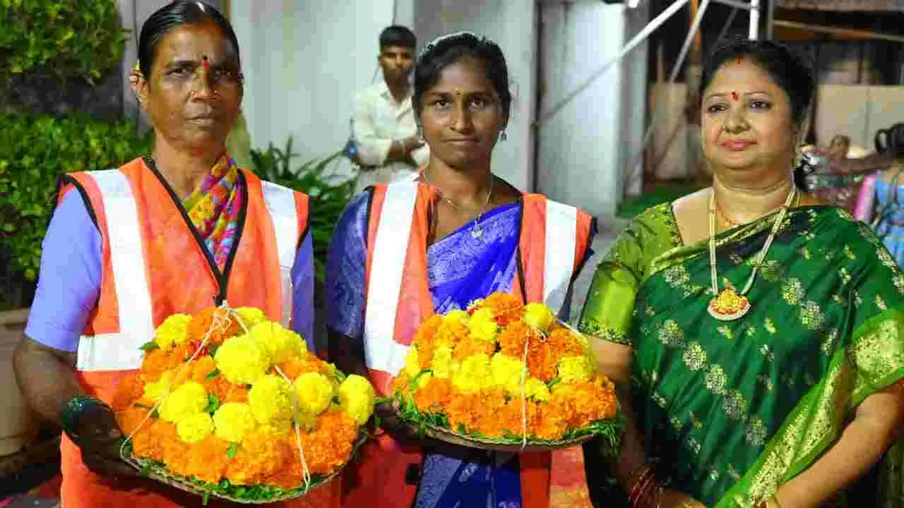 నిజాంబాద్ మున్సిపల్ కార్పొరేషన్‌లో బతుకమ్మ వేడుకలు