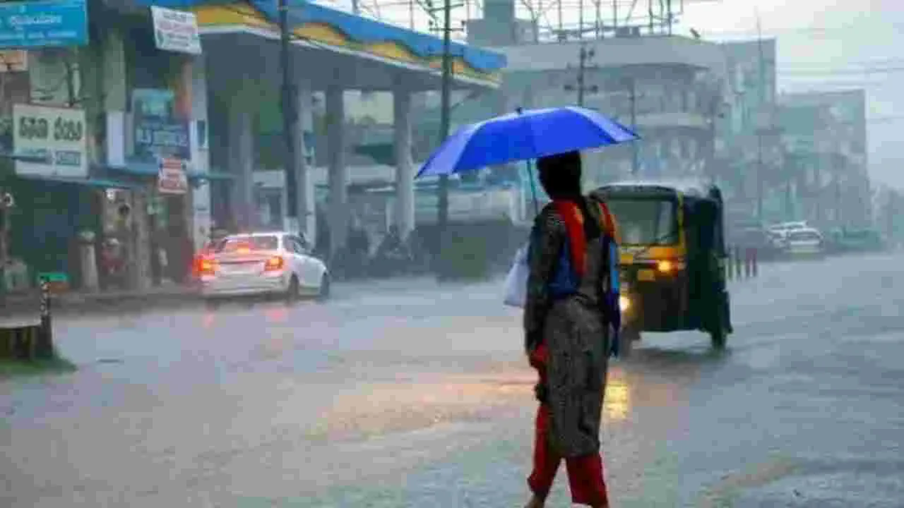 Rain Alert: ఏపీకి భారీ వర్ష సూచన.. హెల్ప్ లైన్ నెంబర్లు విడుదల