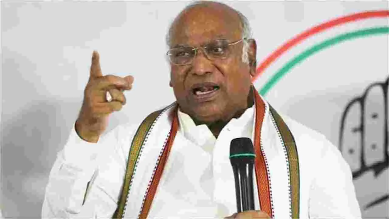 Mallikarjun Kharge: బీజేపీ టెర్రరిస్టుల పార్టీ... మోదీ వ్యాఖ్యలకు ఖర్గే కౌంటర్