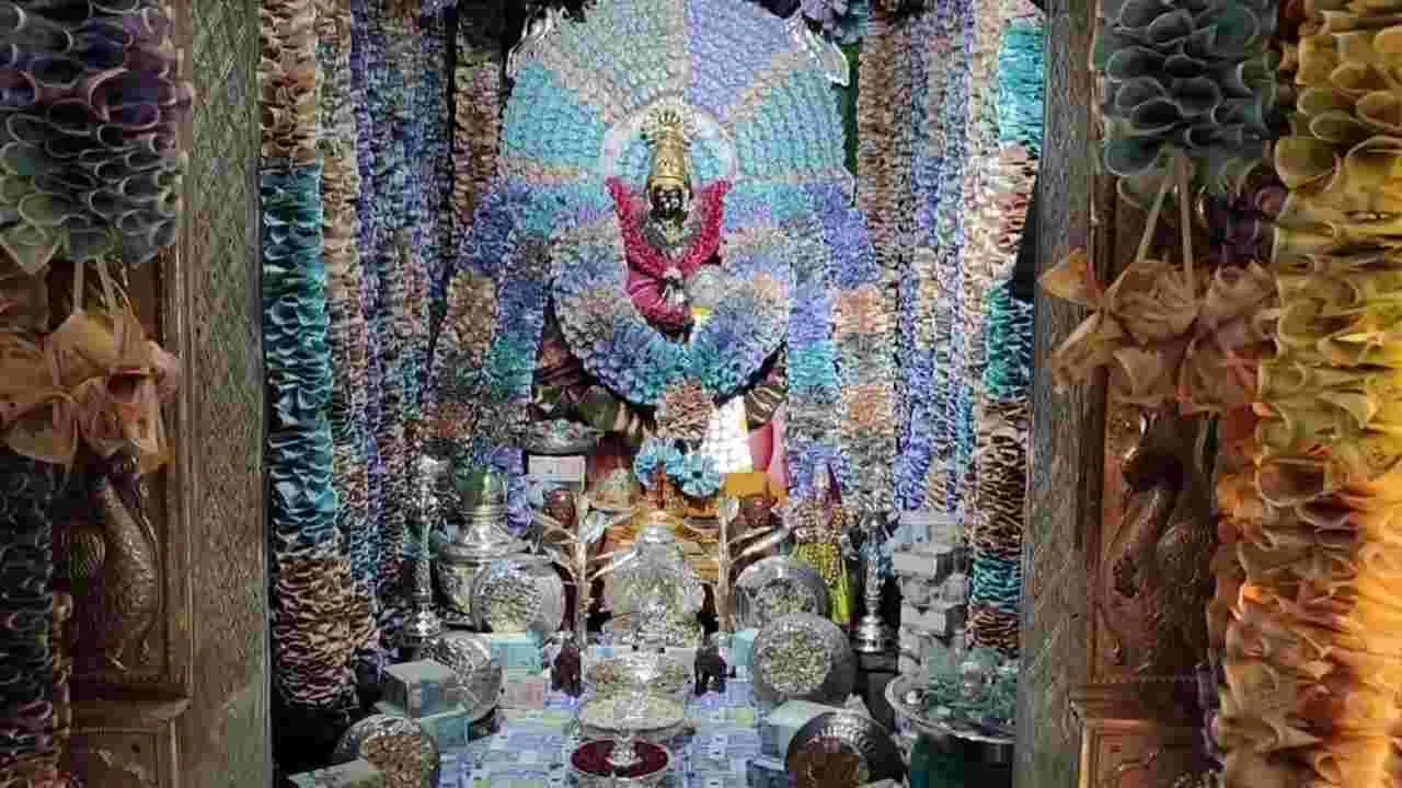 Devinavaratri: కరెన్సీ నోట్లతో మెరిపోతున్న అమ్మవారు.. ఎక్కడంటే