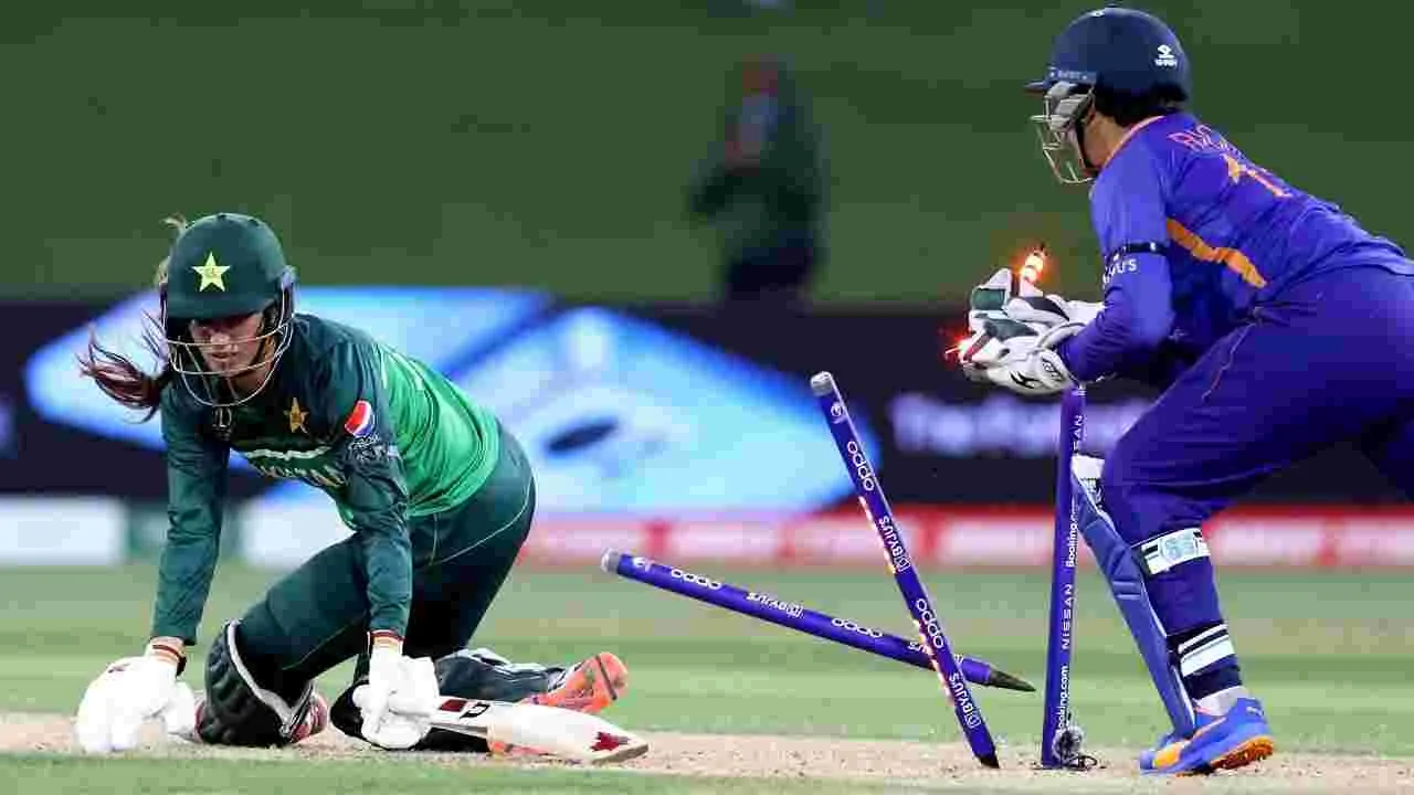 India vs Pakistan: పాకిస్తాన్‌పై ఉమెన్స్ టీమిండియా గ్రాండ్ విక్టరీ..సెమీస్ ఆశలు సజీవం