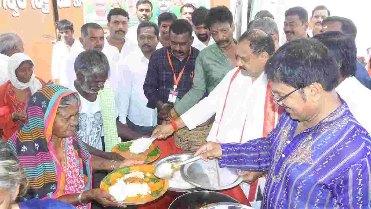 నీలకంఠేశ్వరుని దర్శించుకున్న  మహేష్ కుమార్ గౌడ్