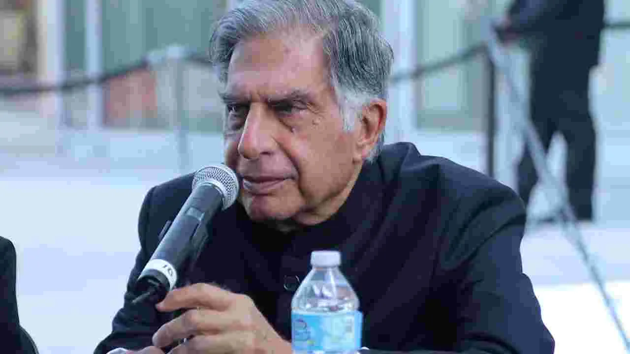 Ratan Tata: అనారోగ్యం వార్తలపై స్పందించిన రతన్ టాటా.. క్లారిటీ