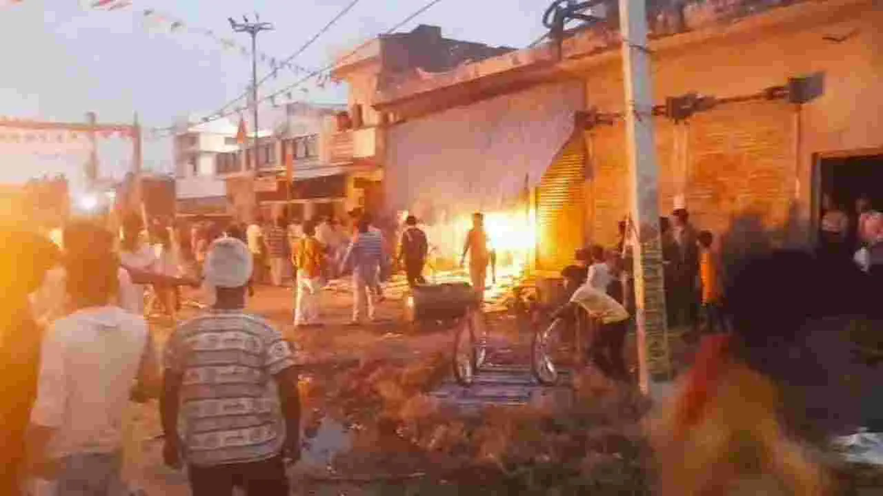 Bahraich Violence: యూపీలో చెలరేగిన హింస.. ఆసుపత్రి, దుకాణాలు దగ్ధం