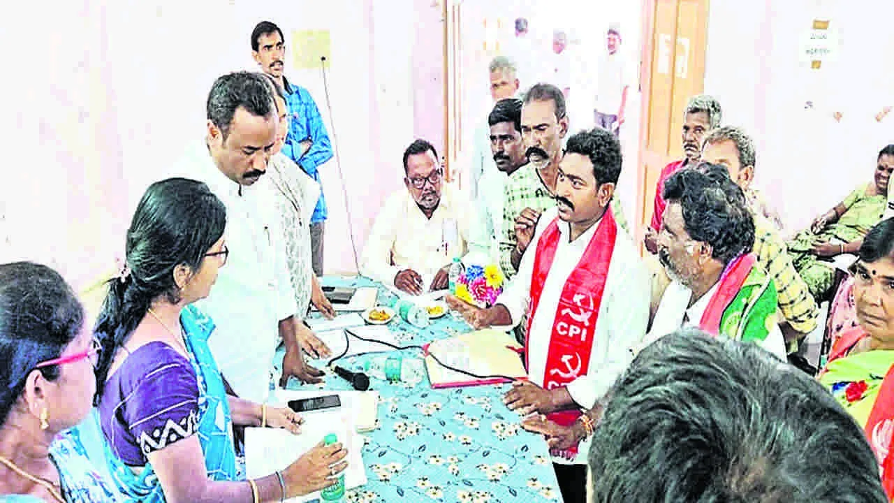 MANDAL MEET : సమస్యలపై నిలదీసిన ప్రజాప్రతినిధులు