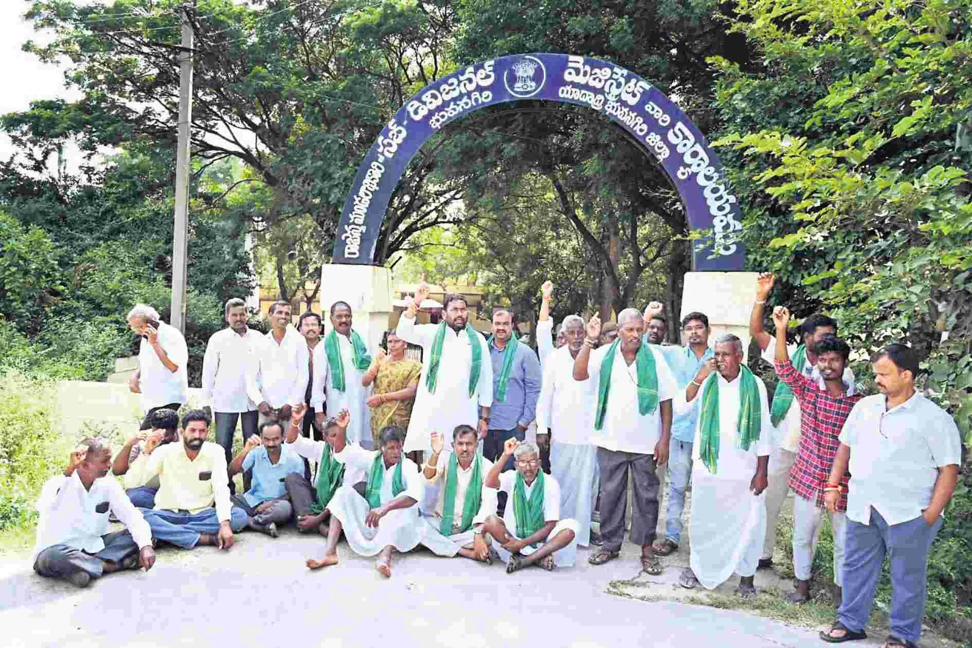 మార్కెట్‌ ధర ప్రకారం పరిహారం చెల్లించాలి