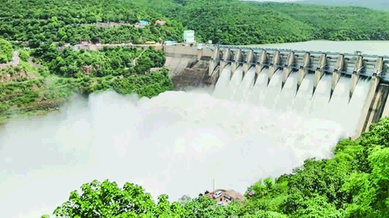 Srisailam: శ్రీశైలానికి భారీగా వరద..