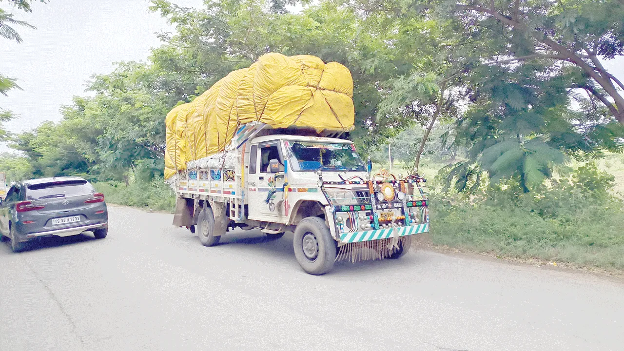 బార్డర్‌ దాటుతోంది..