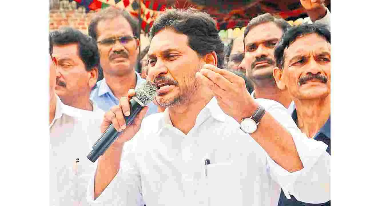 YS Jagan : కుటుంబ కలహాలు మామూలే!