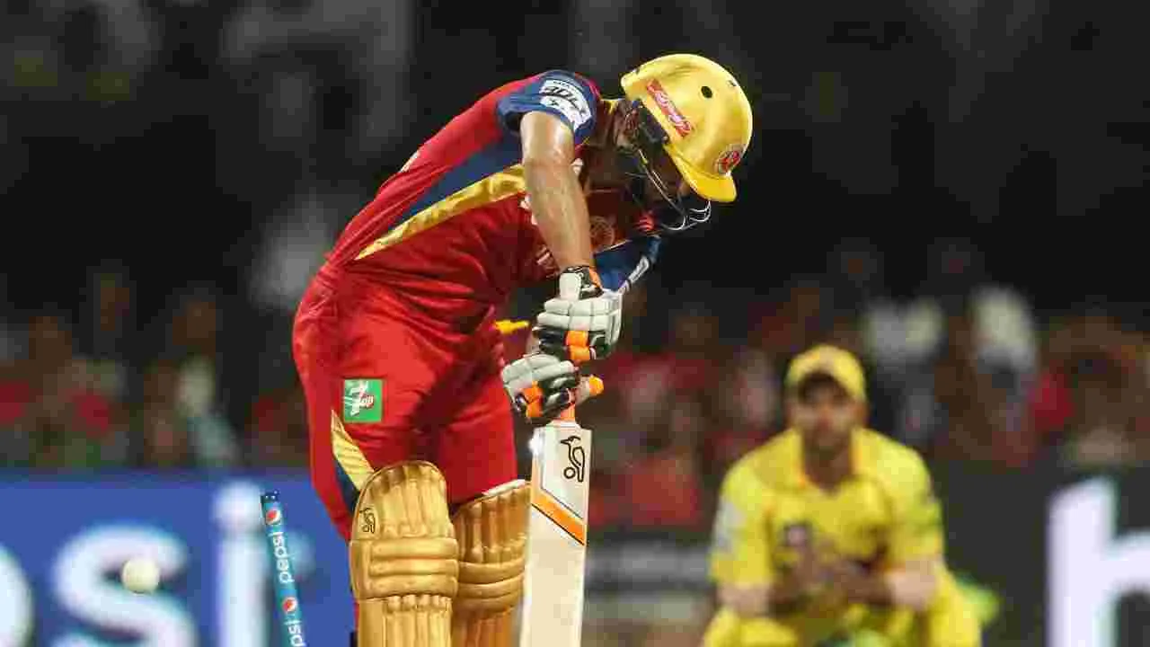 IPL: ఐపీఎల్ చరిత్రలో ఫస్ట్ బౌలింగ్ చేసిన బౌలర్.. ఎదుర్కొన్న బ్యాట్స్‌మెన్ ఎవరంటే..