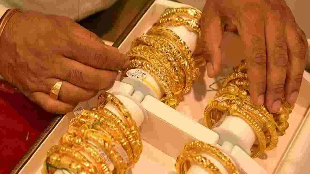 Gold - Dhanteras: ధన త్రయోదశి రోజున ఏ సమయంలో బంగారం కొనాలి