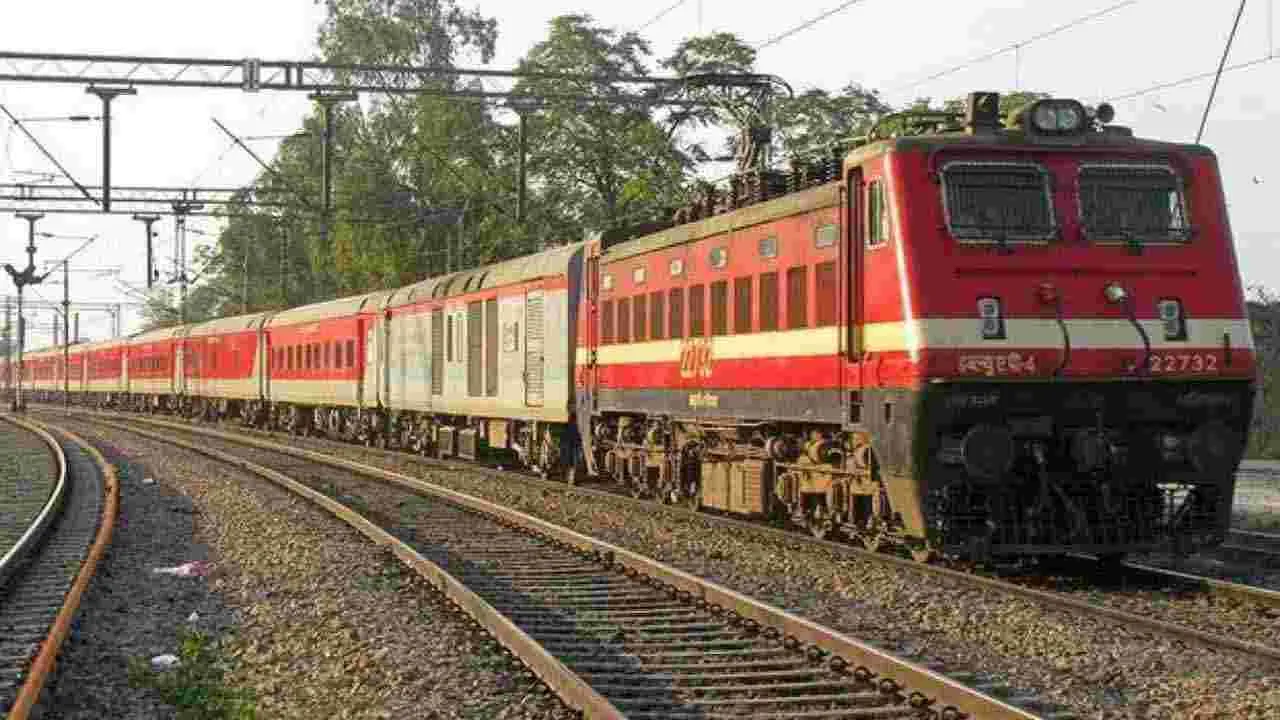 Indian Railways: దీపావళి పండగ వేళ ఇండియన్ రైల్వేస్ గుడ్‌న్యూస్