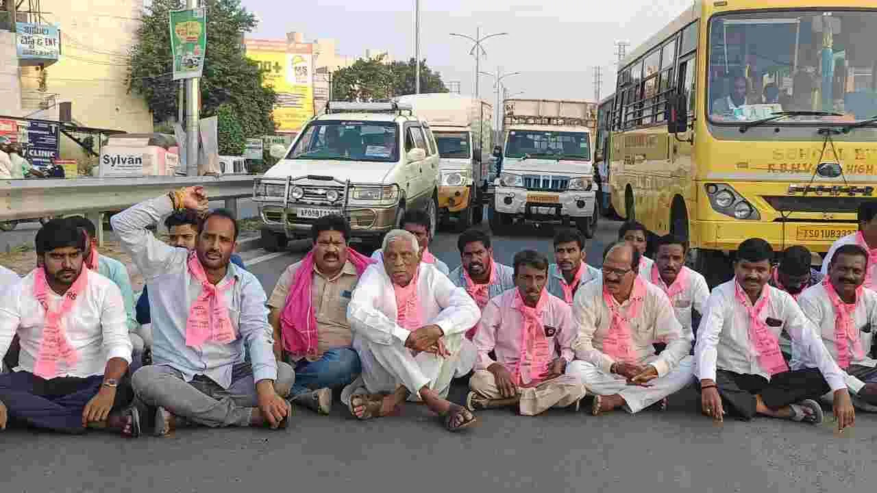 బీఆర్‌ఎస్‌ నాయకుల రాస్తారోకో 