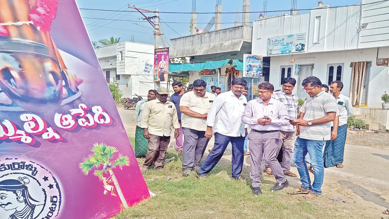 ఫ్లెక్సీలు..  పీక్స్‌కు