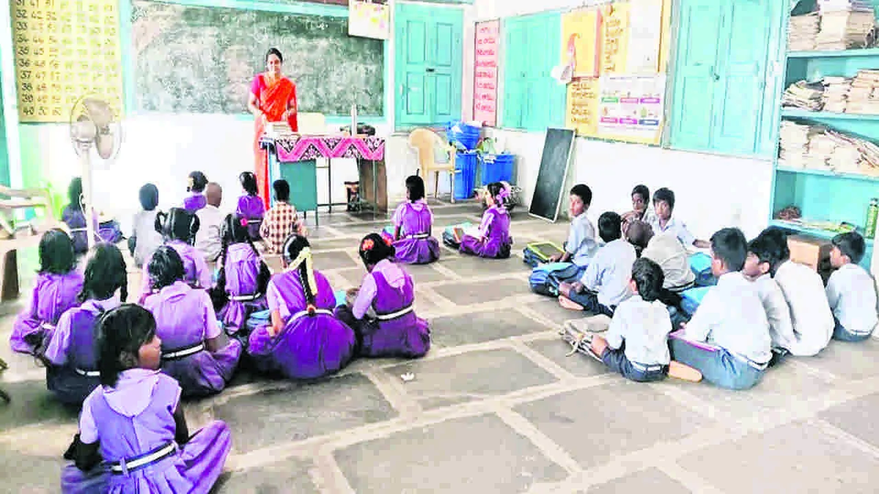 SCHOOL :  ఆర్డీటీ భవనంలో ప్రభుత్వ పాఠశాల